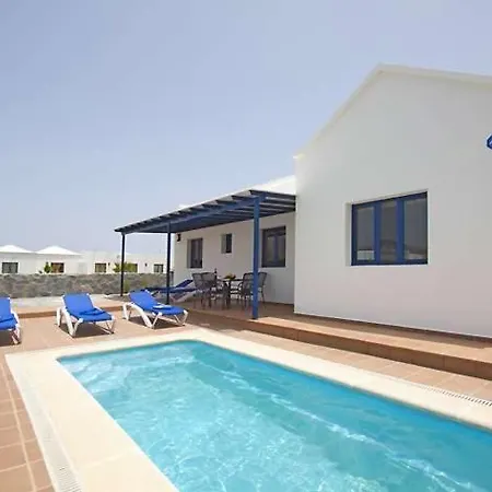 Playa Blanca Sleeps 6 Pool Wifi Appartement *