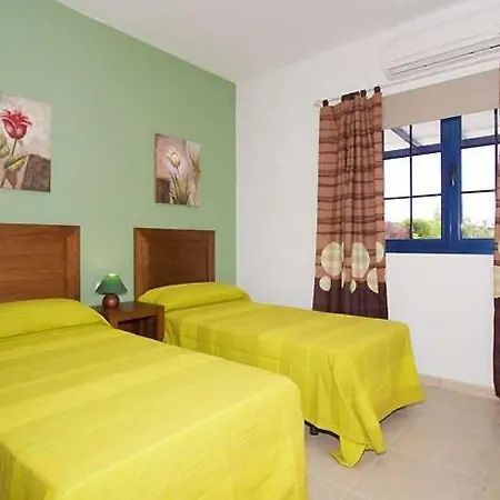 Apartment Playa Blanca Sleeps 6 Pool Wifi